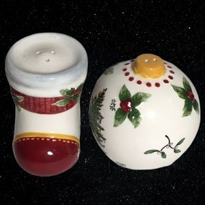 Spode Tableware Holly Tree Stocking Salt & Pepper Shakers
